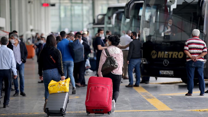 Otobüsçüler şehirler arası seyahatte 'özel araç' kararından memnun