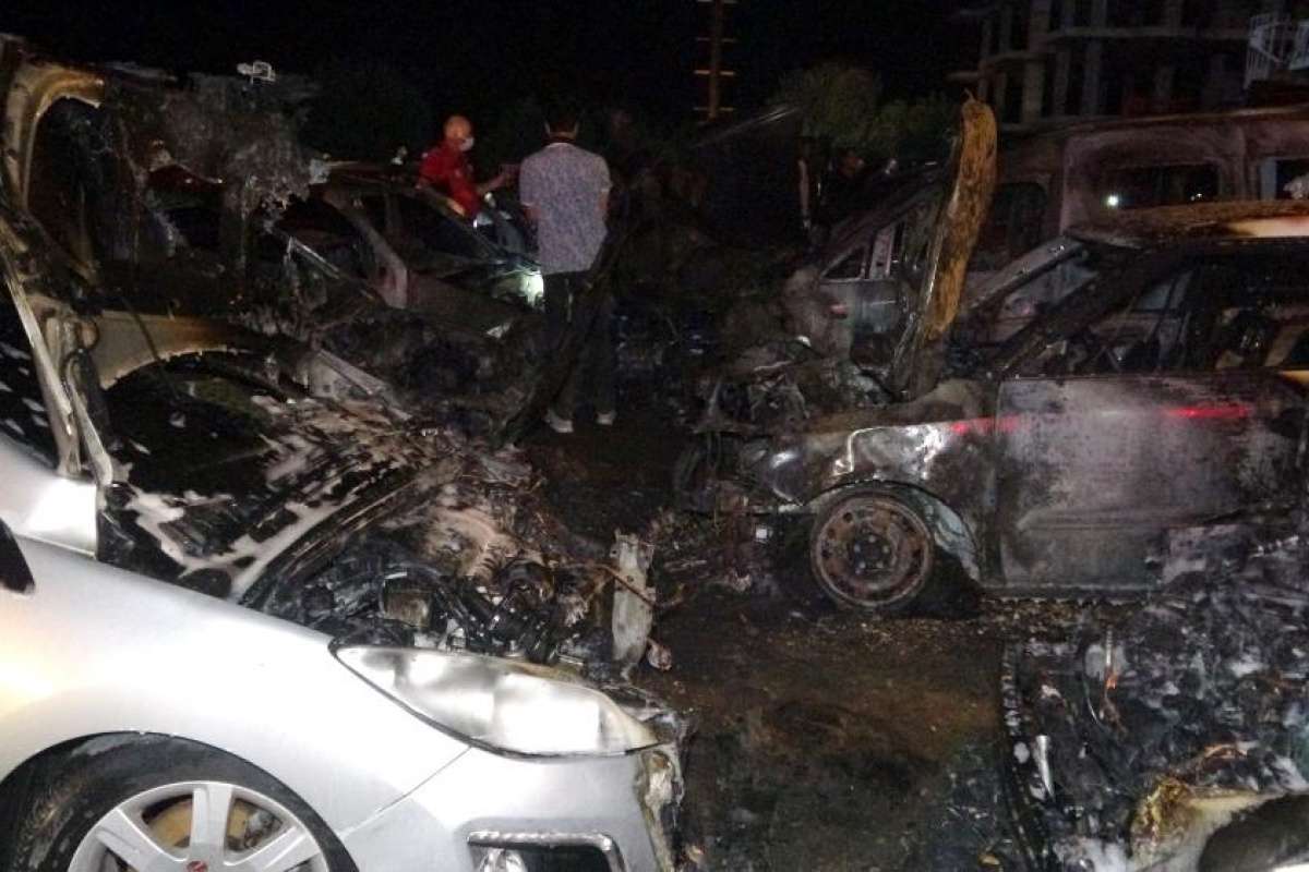 Otoparkta çıkan yangında 10 araç hurdaya döndü