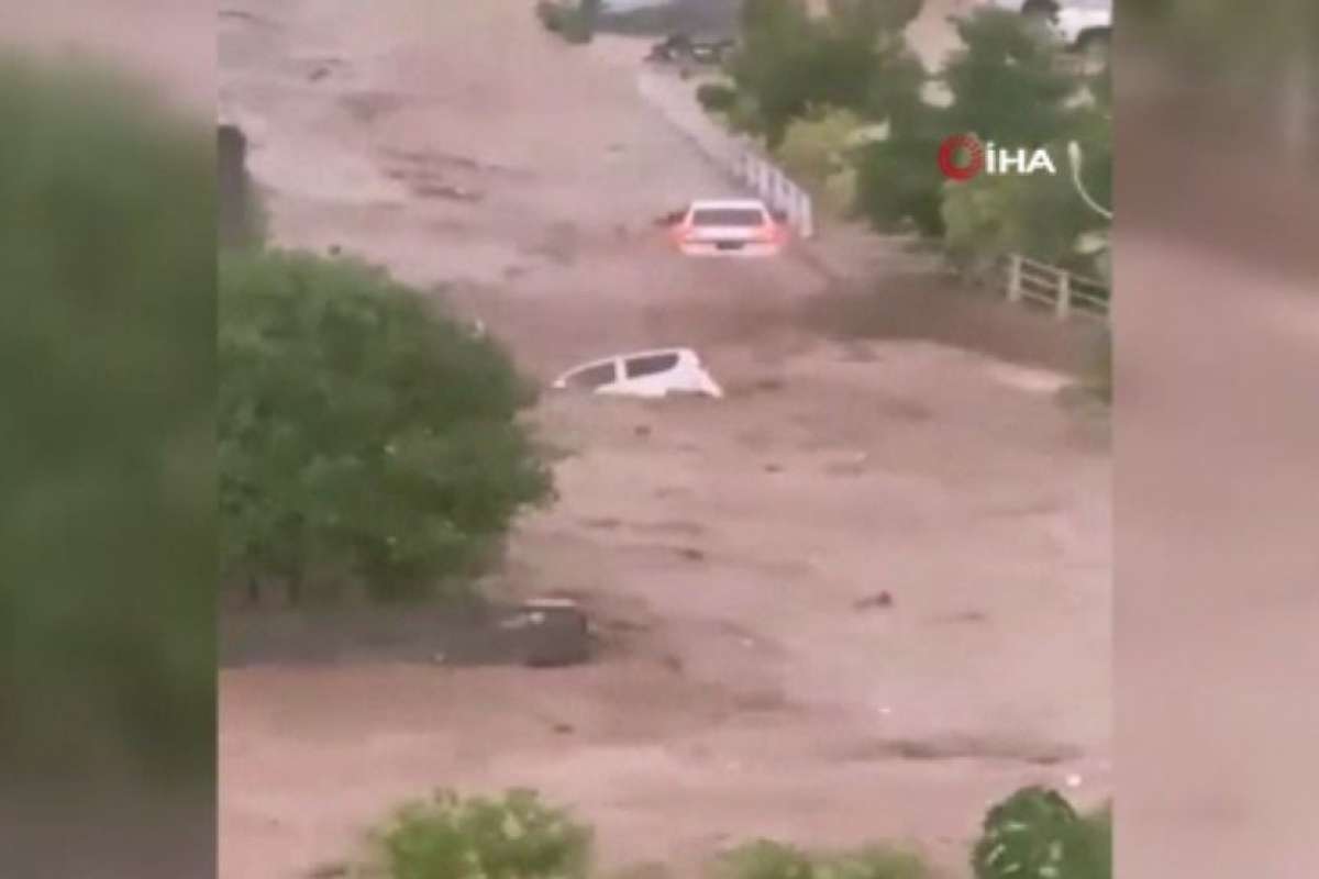 Pakistan'da şiddetli yağış sele neden oldu