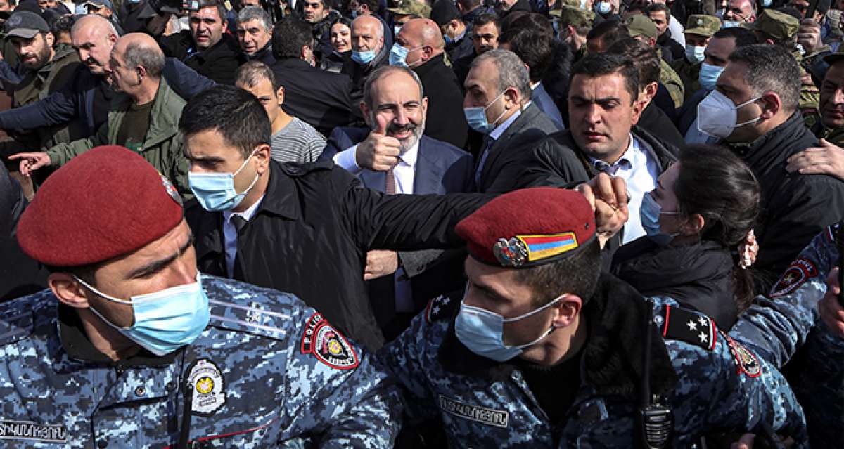 Paşinyan, Genelkurmay Başkanı'nın görevden alınması talebini tekrarladı