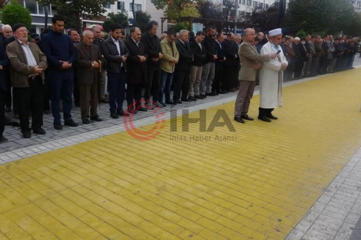 Patlamada ölen maden işçileri için gıyabi cenaze namazı kılındı