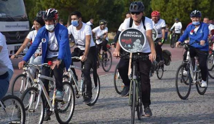 Pedallar depremde yaşamını yitirenler için çevrildi