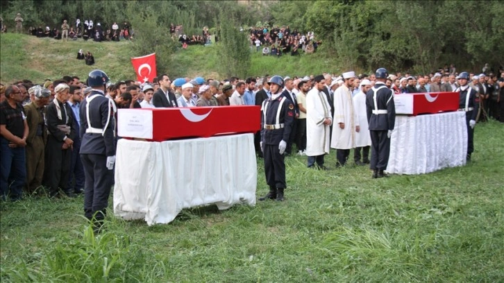 Pençe-Yıldırım Harekatı'nda şehit olan güvenlik korucuları son yolculuklarına uğurlandı