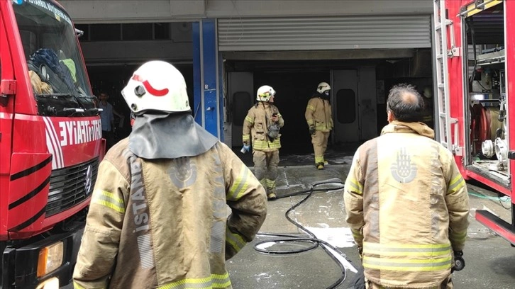 Pendik'te 7 katlı otelde yangın çıktı