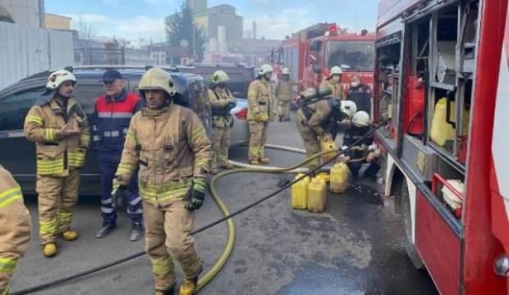 Pendik’te demir boru fabrikasında yangın