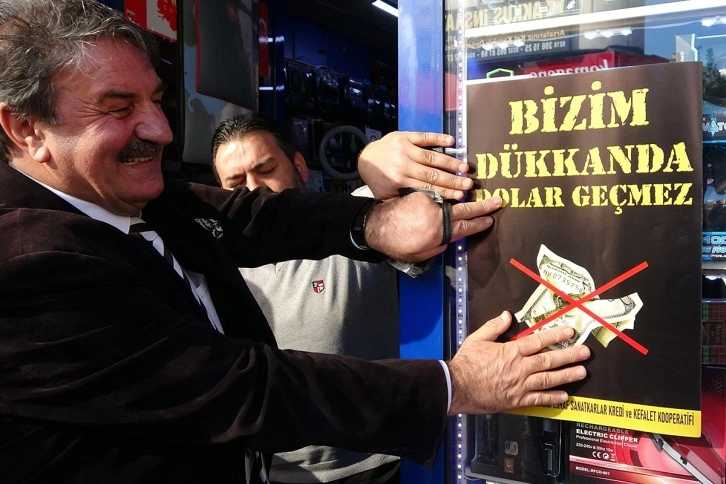 Pendik’te kapı kapı esnafı dolaşıp doları boykot ettiler