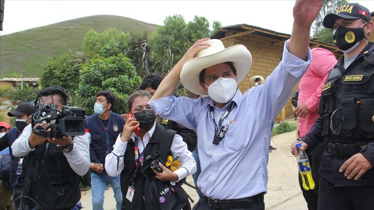 Peru'da devlet başkanlığı 1. tur seçimini solcu Castillo önde tamamladı