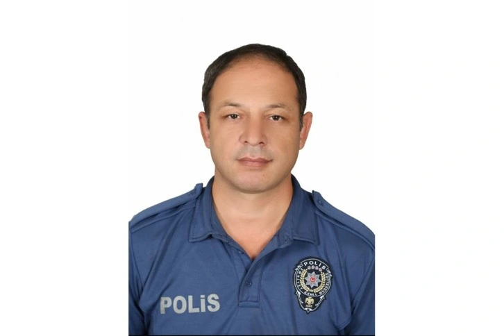 Polis memuru evinde ölü bulundu