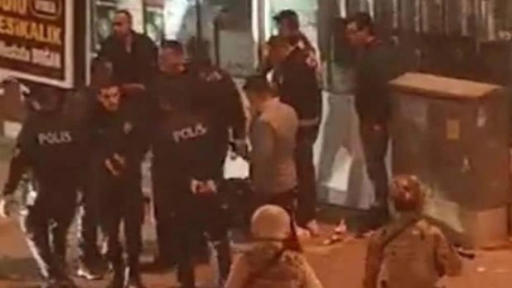 Polis, silahlı saldırganı vurup etkisiz hale getirdi