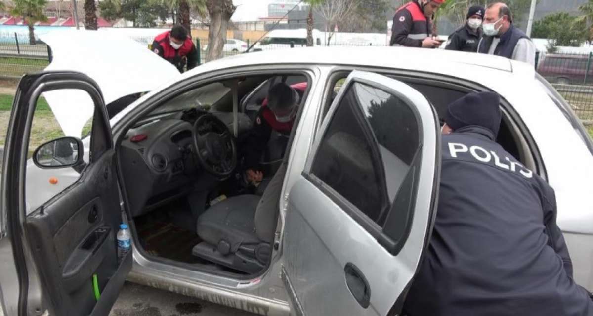 Polisin dikkati bir otomobili yanmaktan kurtardı