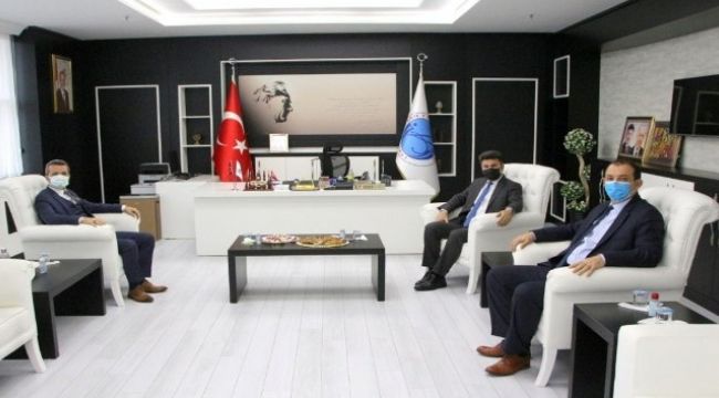 Rektör Karacoşkun tebrikleri kabul etti