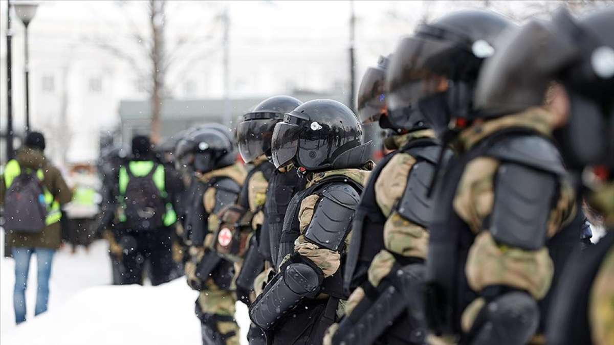 Rusya'da göstericiler Navalnıy'ın tutuklanmasını protesto etmek için tekrar sokakta