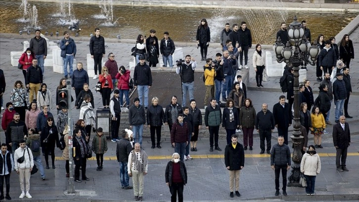 Saat 9'u 5 geçe hayat 1 dakika durdu