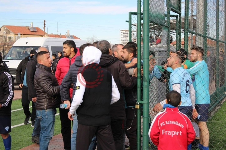 Saha içerisindeki gerginlik kavgaya dönüştü