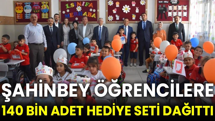 Şahinbey öğrencilere 140 bin adet hediye seti dağıttı