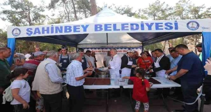 Şahinbey’de aşure geleneği sürüyor