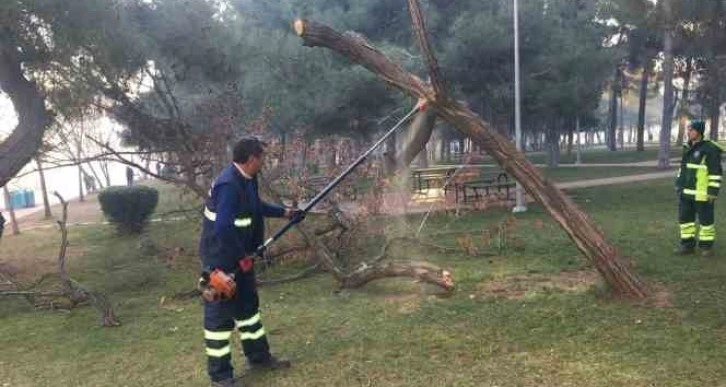 Şahinbey’de parklarda bakım, onarım ve yenileme çalışmaları yapılıyor