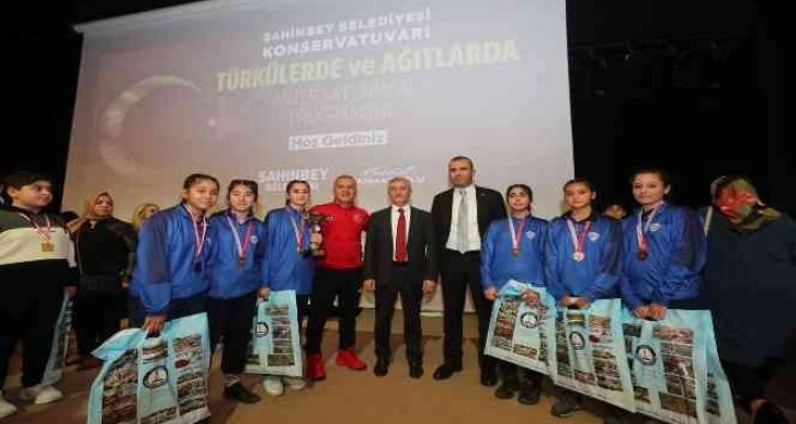 Şahinbey’li gençler Gaziantep savunmasını ağıtlarla anlattı