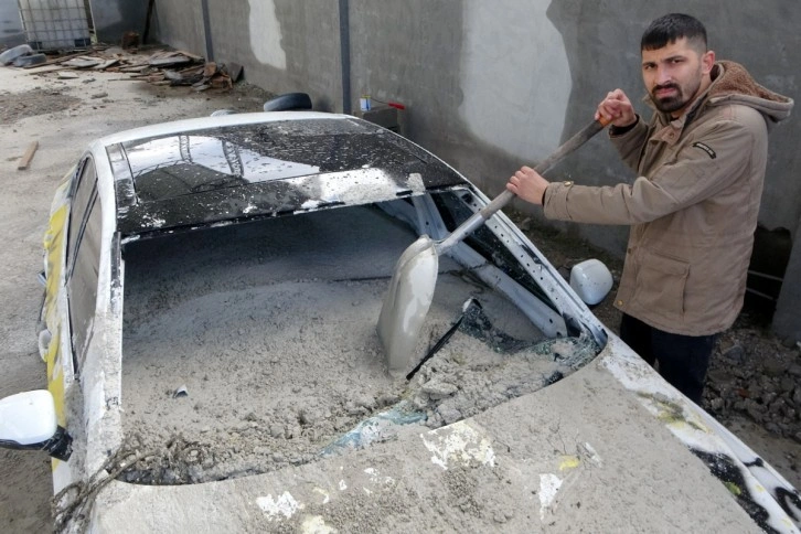 Şakanın dozunu kaçırıp 700 bin TL'lik otomobilin içine beton döktüler