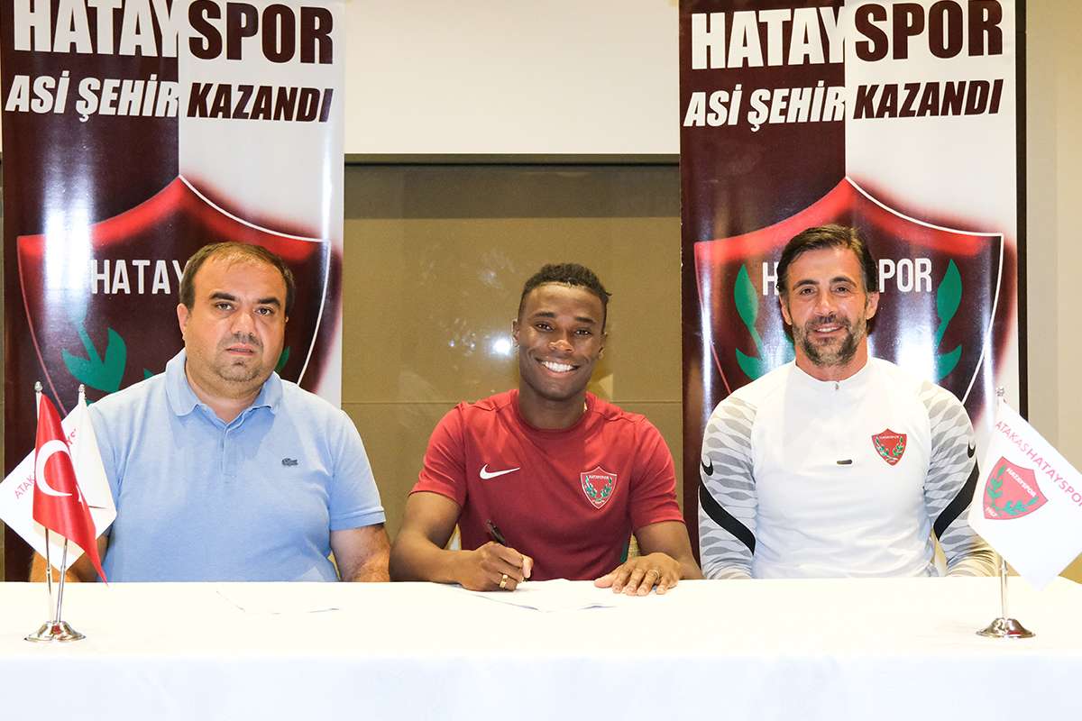 Sam Adekugbe resmen Hatayspor'da