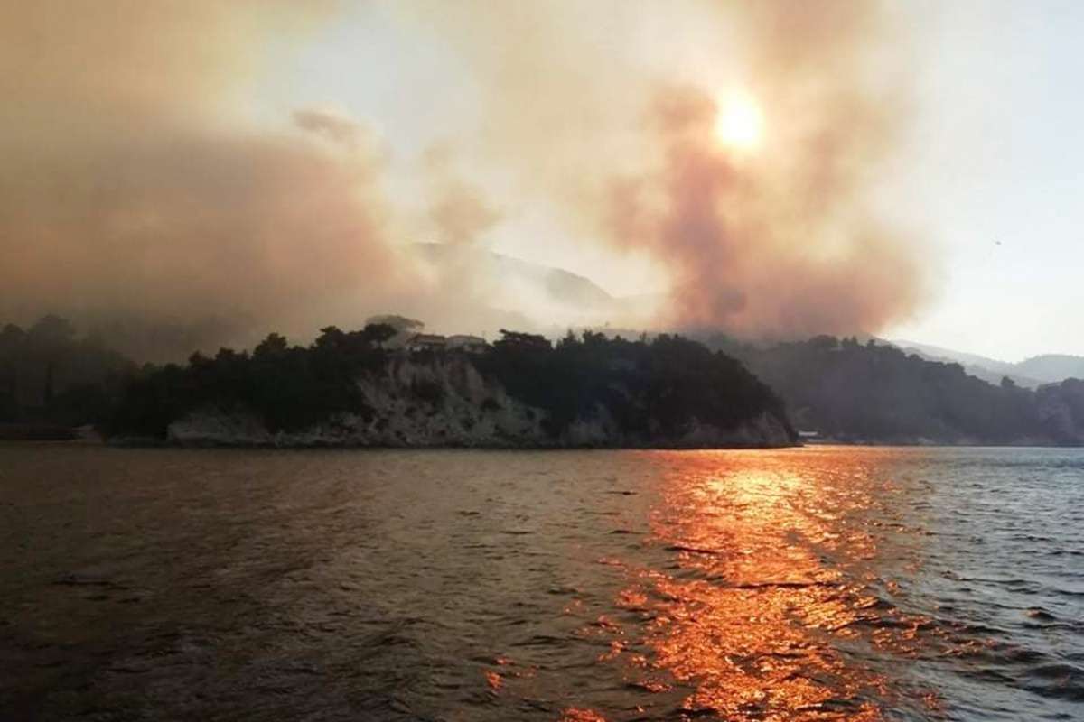 Samos kabusu yaşıyor