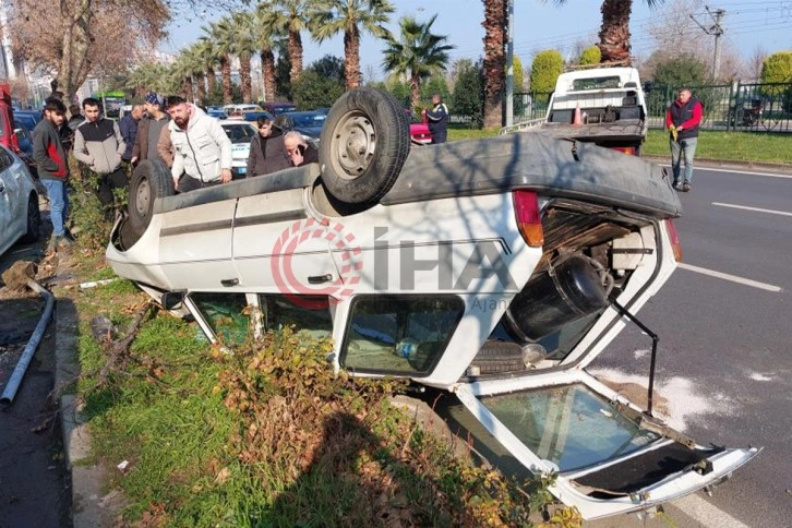 Samsun'da 4 araca çarpıp takla atan aracın sürücüsünü emniyet kemeri kurtardı