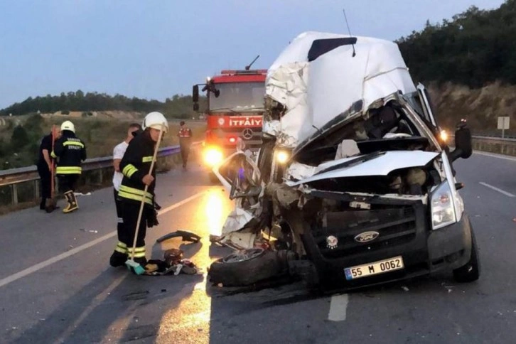 Samsun'da minibüs tırla çarpıştı: 1 ölü