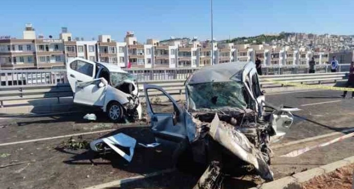 Şanlıurfa'da hafif ticari araç ile otomobil çarpıştı: 5 yaralı