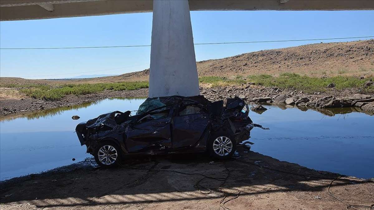 Şanlıurfa'da köprüden düşen otomobildeki 5 kişi hayatını kaybetti