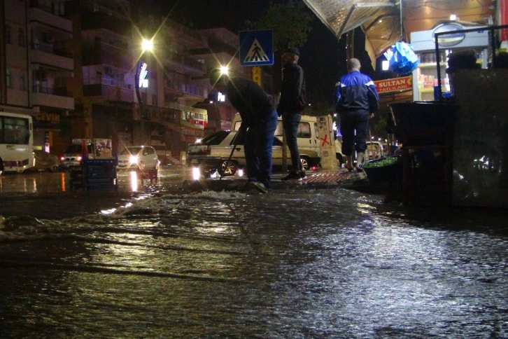 Şanlıurfa’da sağanak yağış etkili oldu