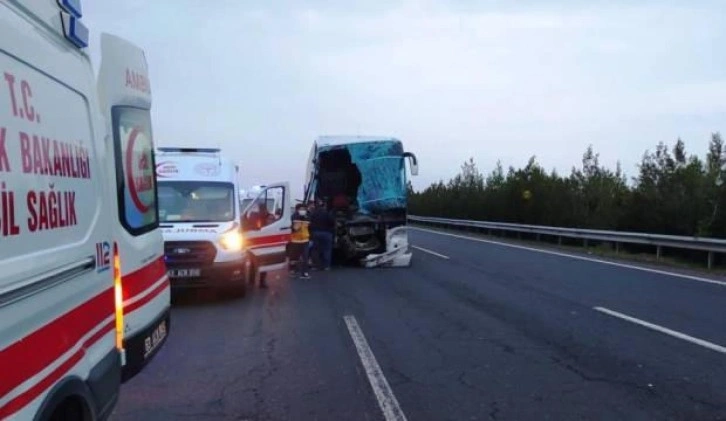 Şanlıurfa’da yolcu otobüsü tırla çarpıştı: 10 yaralı