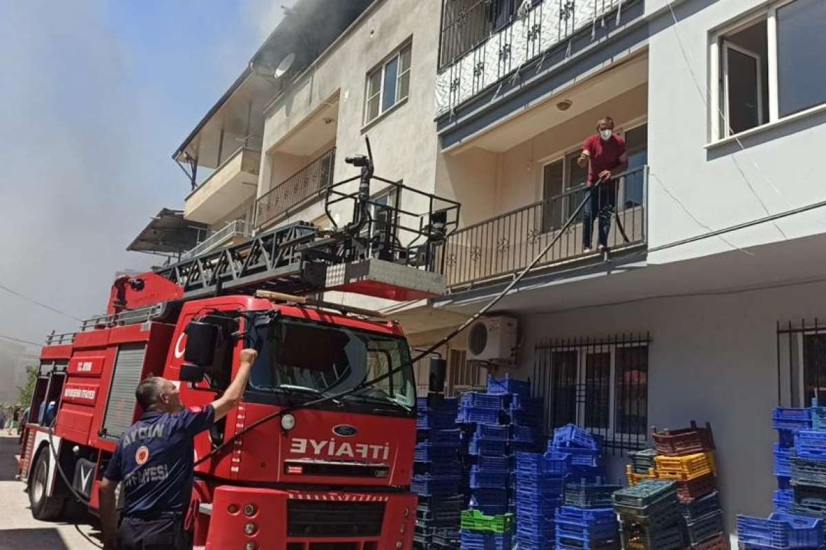 Şarj cihazından çıkan yangın evi küle çevirdi