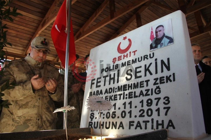 Şehit polis Fethi Sekin kabri başında anıldı