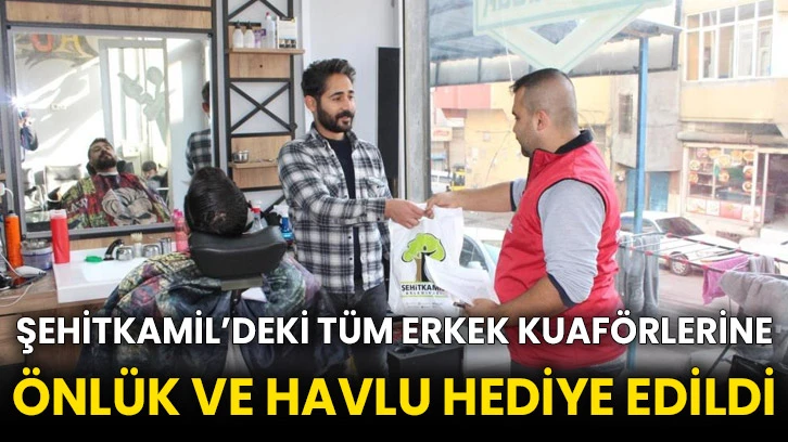 Şehitkamil’deki tüm erkek kuaförlerine önlük ve havlu hediye edildi