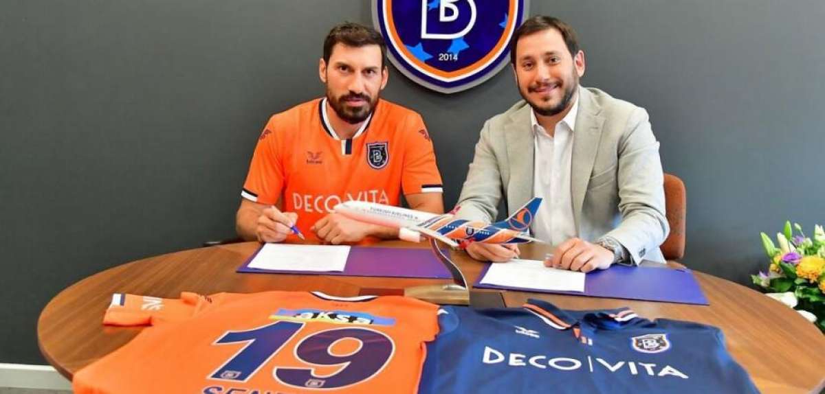 Şener Özbayraklı resmen Başakşehir'de!