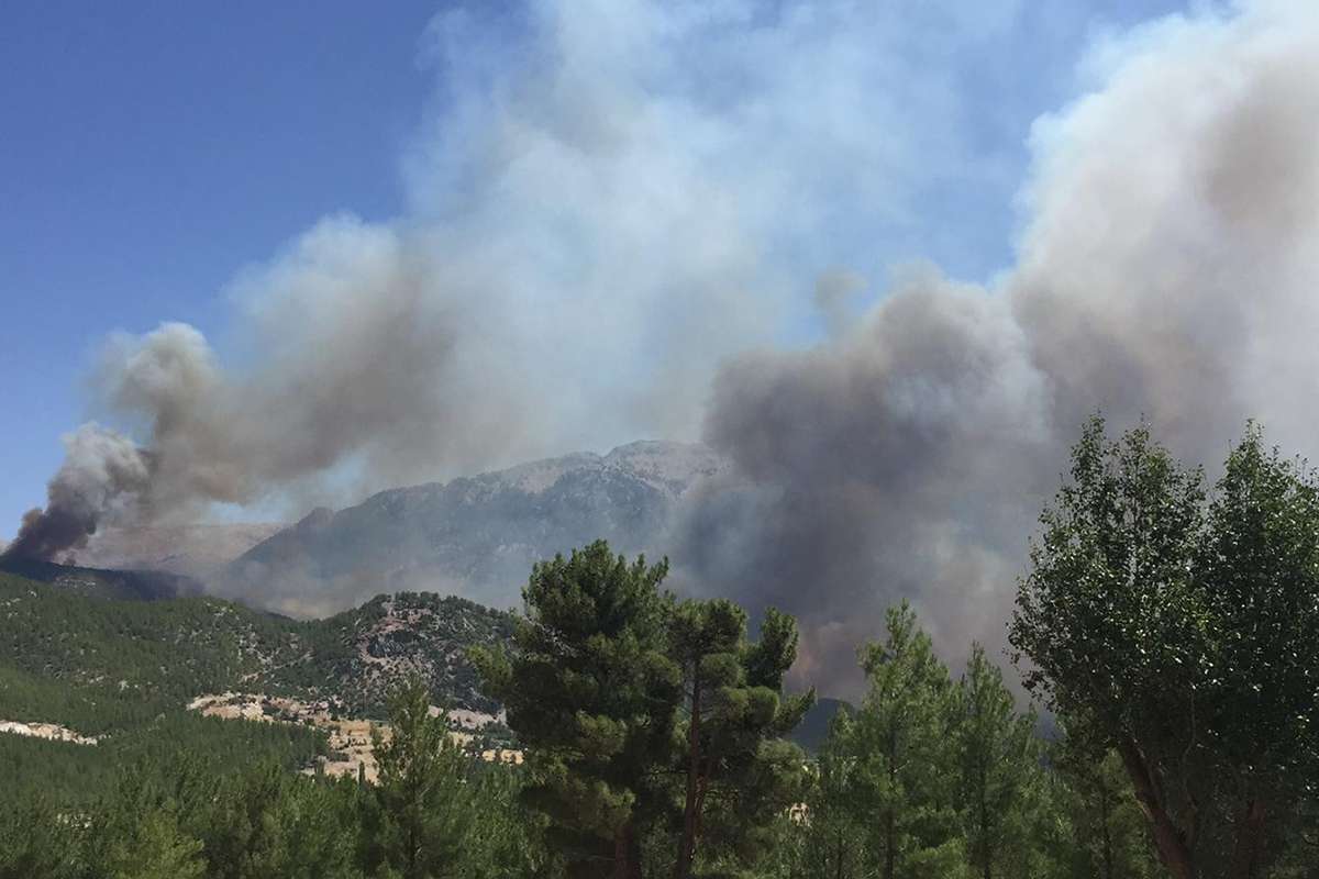 Seydikemer yangını devam ediyor