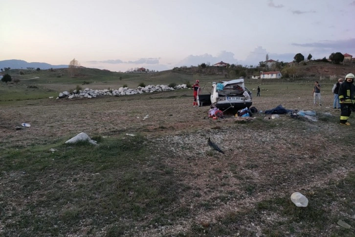 Seydikemer’de otomobil şarampole devrildi:1 ölü, 5 yaralı