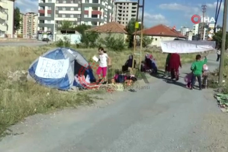 Sıfır daire beklerken kalp hastası çocuklarıyla çadıra kaldı