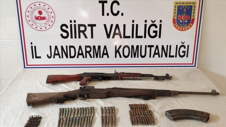 Siirt kırsalında PKK'lı teröristlere ait silah ve mühimmat ele geçirildi