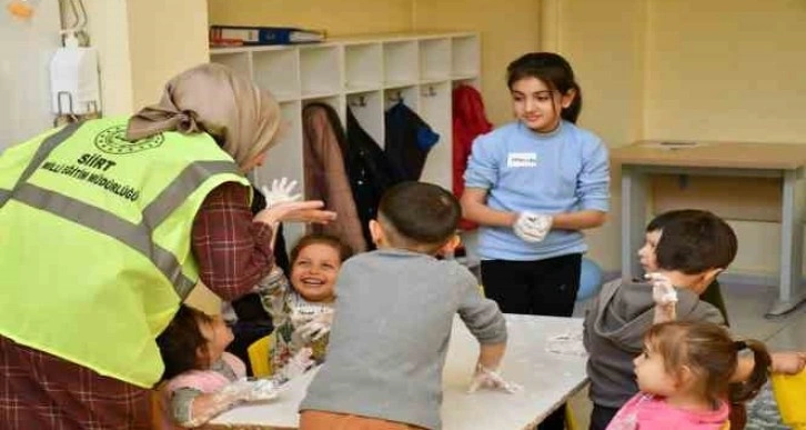 Siirt’e getirilen afetzedelere psikososyal destek sağlanıyor