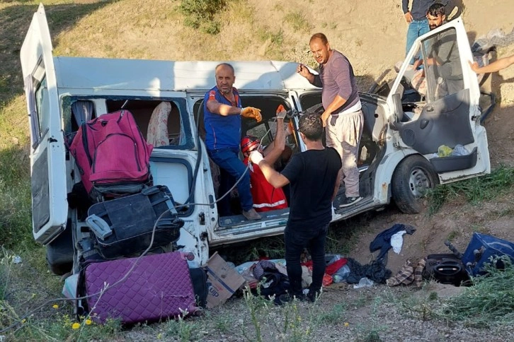 Siirt’te işçileri taşıyan minibüs uçuruma yuvarlandı: 4 ölü, 6 yaralı