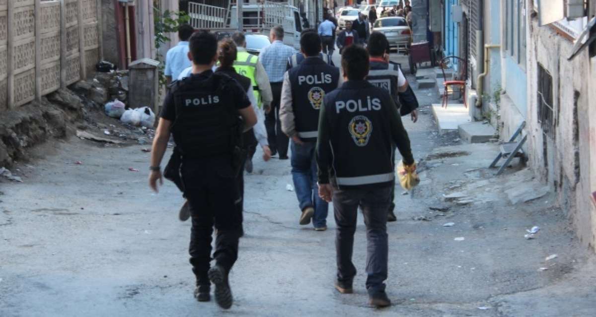 Silah kaçakçılarına şafak operasyonu: 8 gözaltı