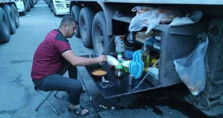 Silopi’de tır şoförlerinin iftar telaşı