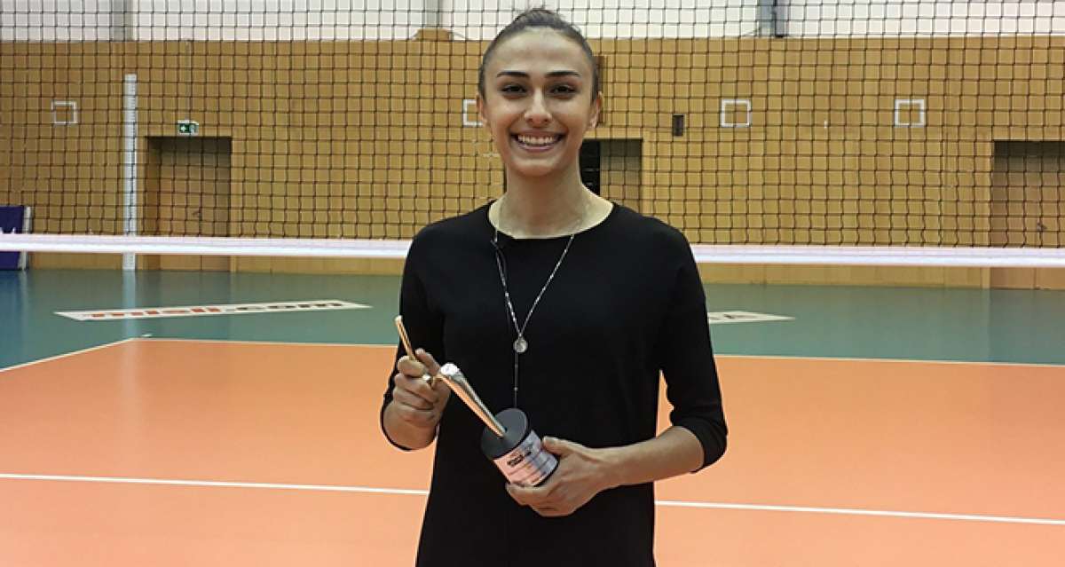 Simge Aköz, 'En İyi Voleybol Oyuncusu' seçildi