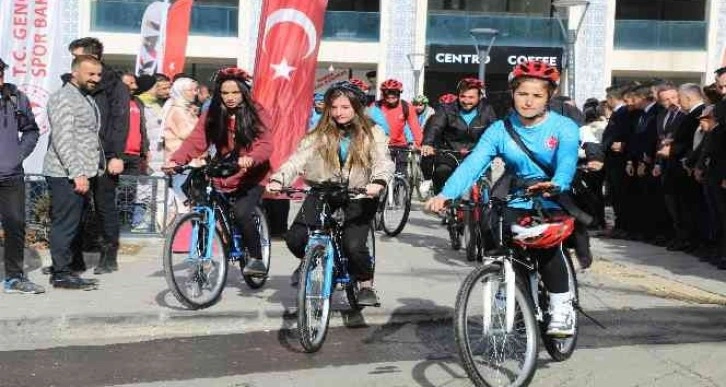 Şırnak’ta 50 bisikletçi 45 kilometre pedal çevirdi