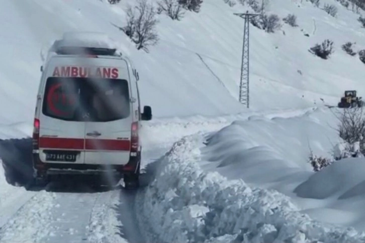 Şırnak’ta karda 5 saatlik mücadele ile hasta kurtarma operasyonu