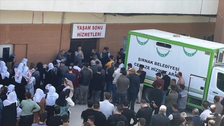 Şırnak'ta kömür ocağında uçuruma yuvarlanan kamyondaki bir kişi öldü, bir kişi ağır yaralandı