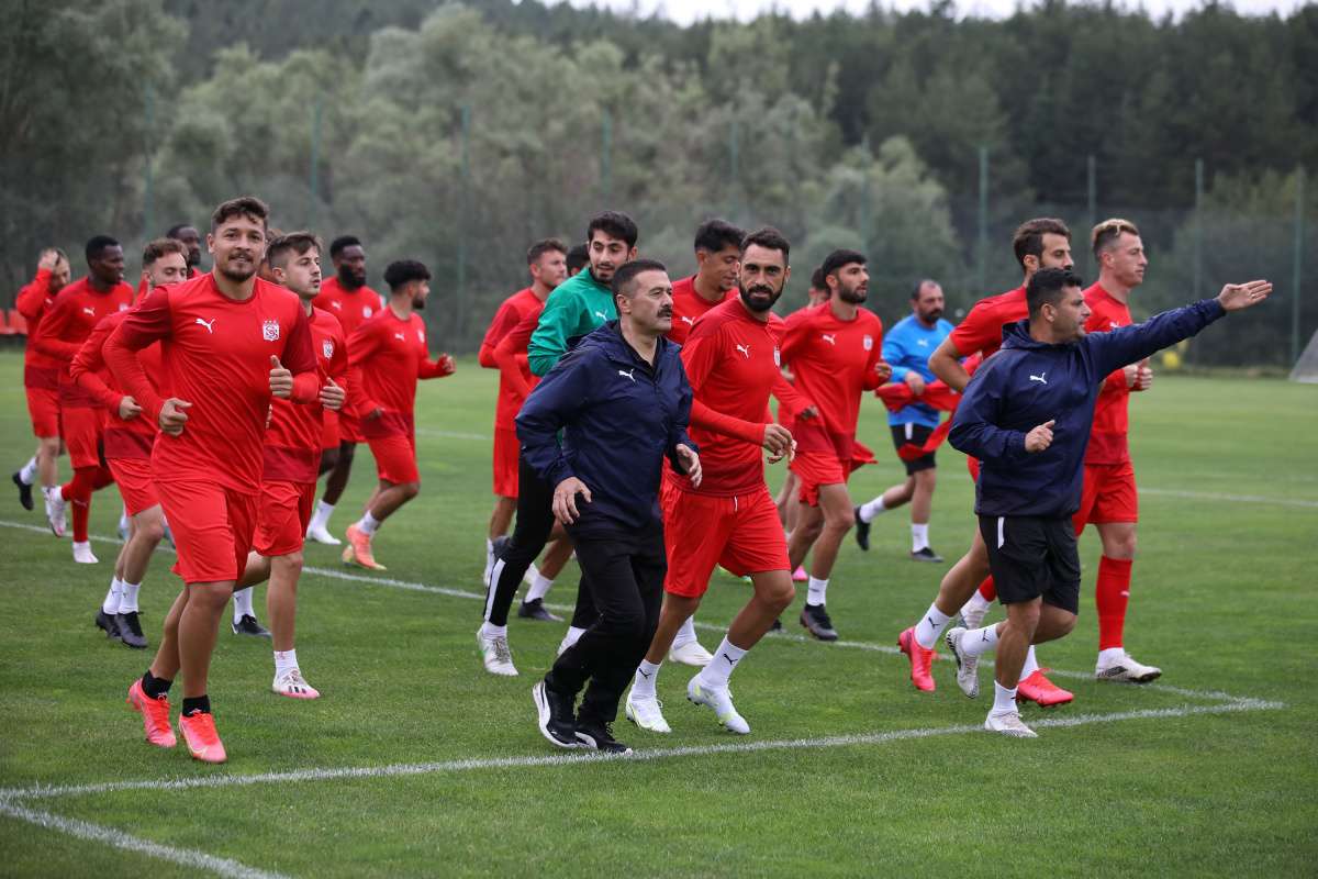 Sivasspor günü çift idmanla tamamladı