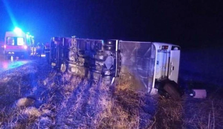 Sivas’ta tur otobüsü şarampole devrildi; 1 ölü,  24 yaralı