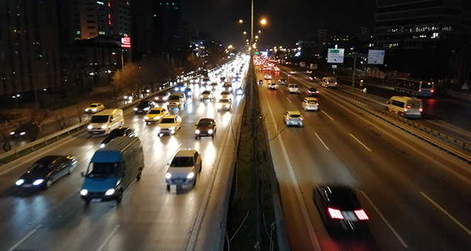 Sokağa çıkma kısıtlaması öncesi İstanbul'da trafik yoğunluğu